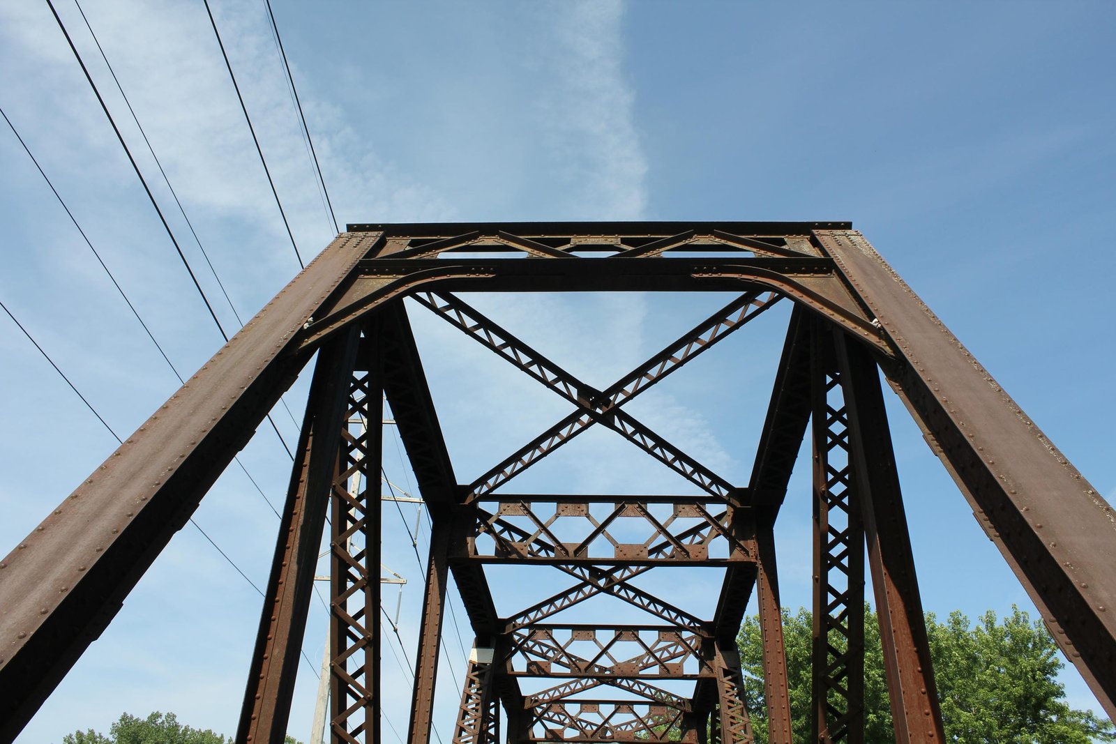 Upper lateral bracing